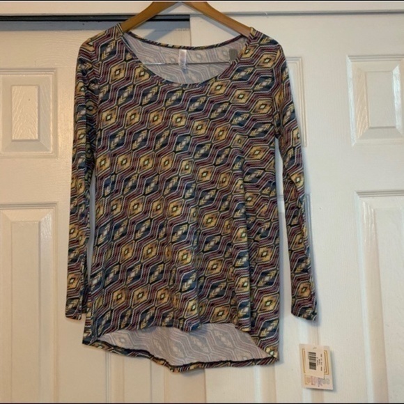 Lularoe Lynnae Long Sleeved Tee NWT size Small - Picture 2 of 7